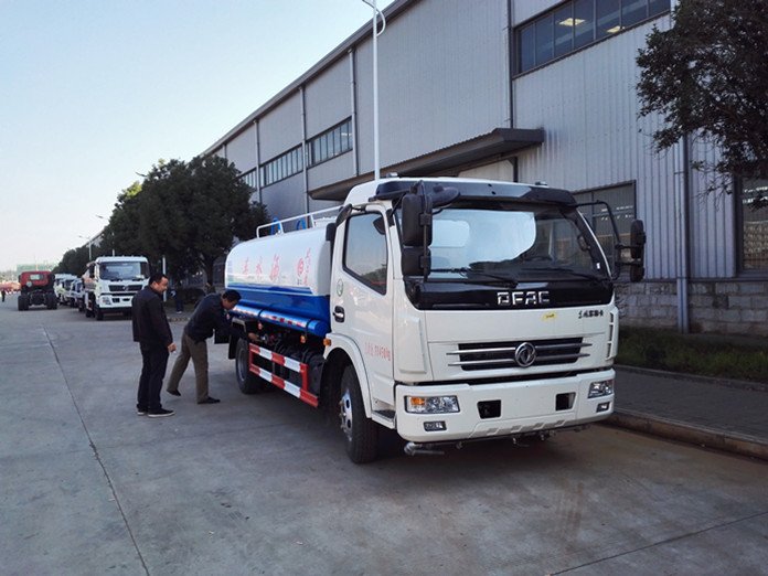 東風(fēng)多利卡8噸灑水車